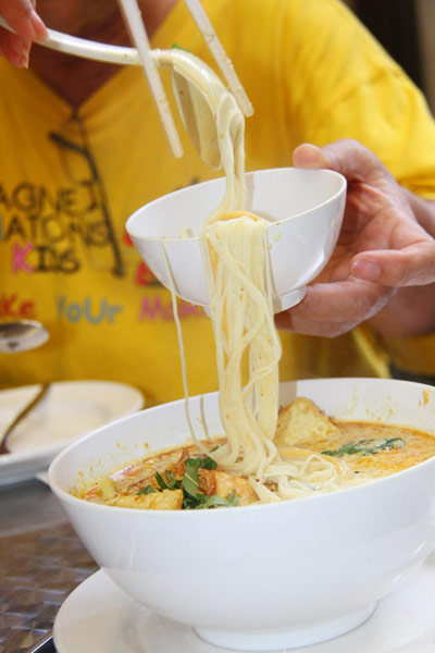 Laksa Singapura with Chicken (Click for larger image)